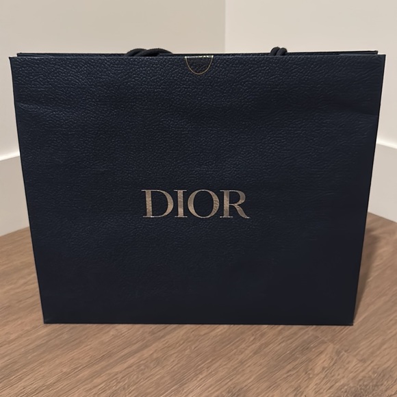 Dior empty shopping bag with ribbon and metal star - Picture 2 of 7
